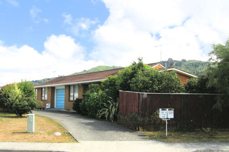 Photo of property in 1/21 Roband Crescent, Brown Owl, Upper Hutt, 5018