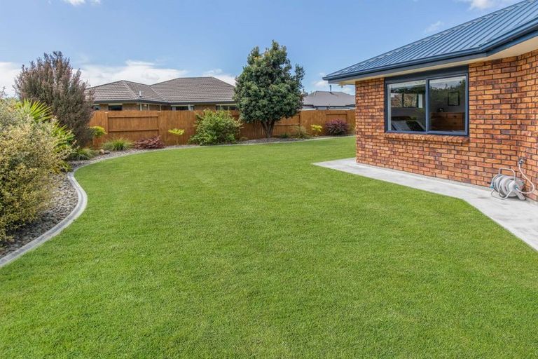 Photo of property in 5 Meridian Grove, Kelvin Grove, Palmerston North, 4414