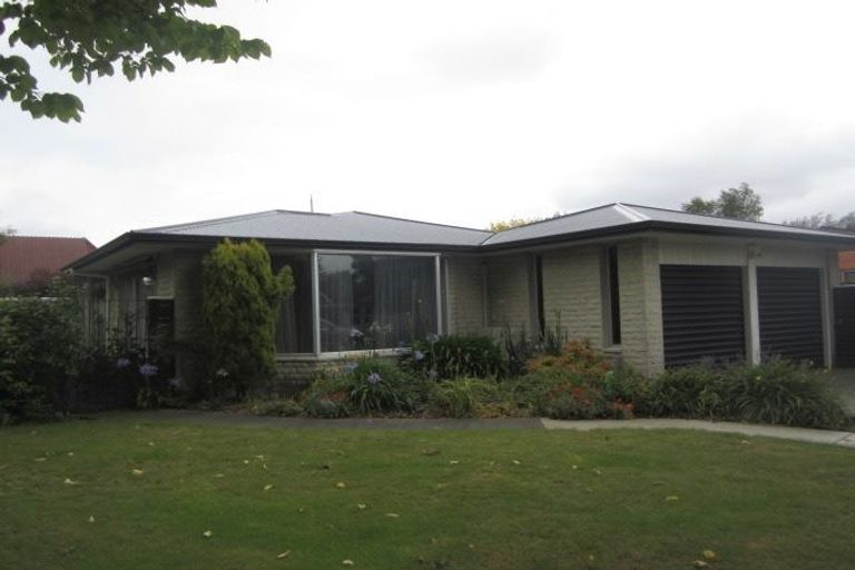 Photo of property in 220 Memorial Avenue, Burnside, Christchurch, 8053