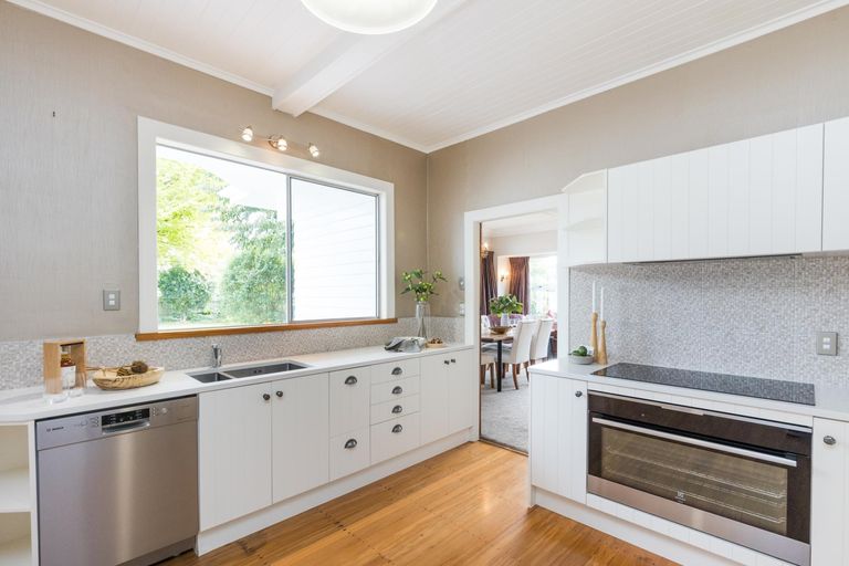 Photo of property in 11 Elmira Avenue, Hokowhitu, Palmerston North, 4410