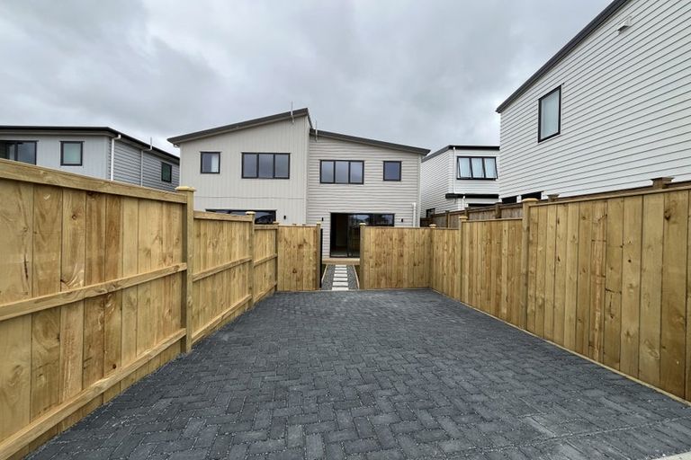 Photo of property in 20 Kapeta Lane, Karaka, 2113