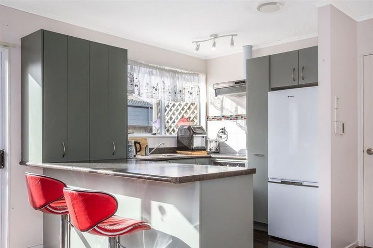 Photo of property in 43 Cleat Street, Whitby, Porirua, 5024