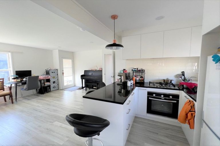 Photo of property in 21d Wells Road, Bucklands Beach, Auckland, 2012