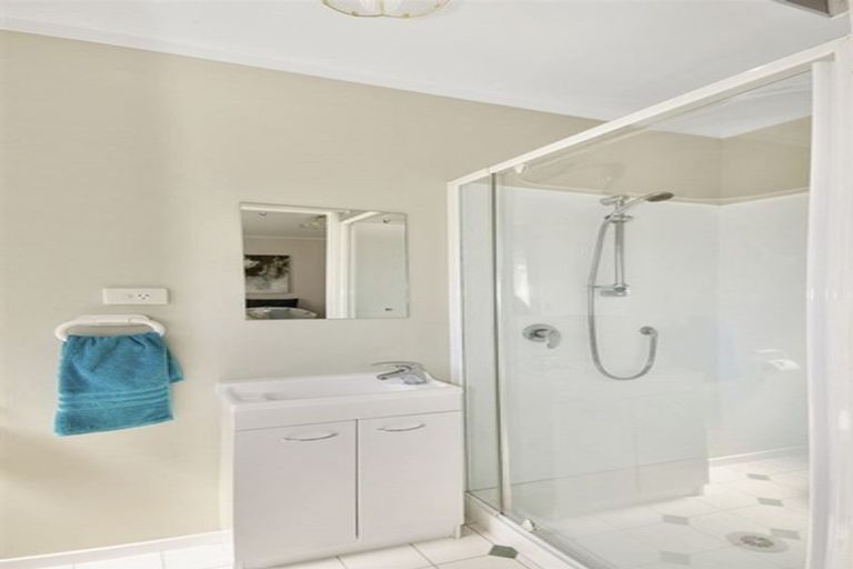 Photo of property in 9c John F Kennedy Place, Glen Eden, Auckland, 0602