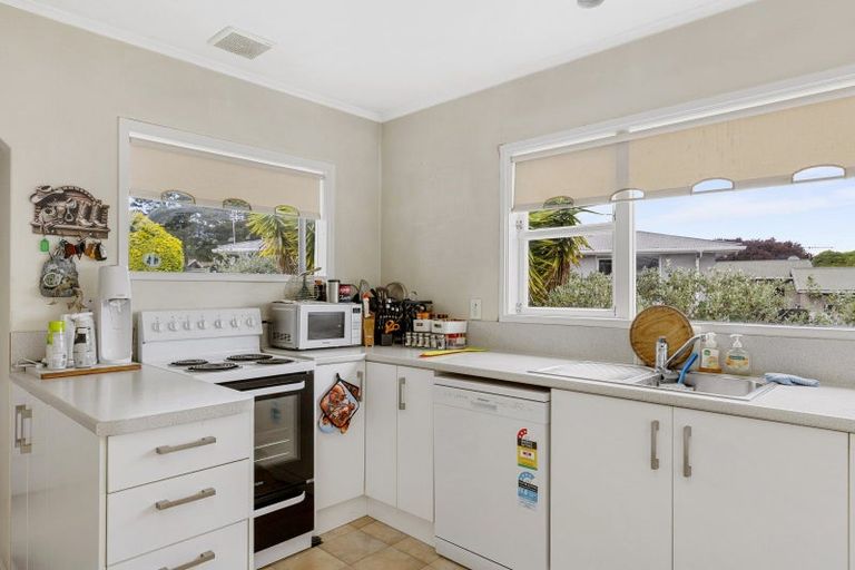 Photo of property in 2 Tamatea Road, Taupo, 3330