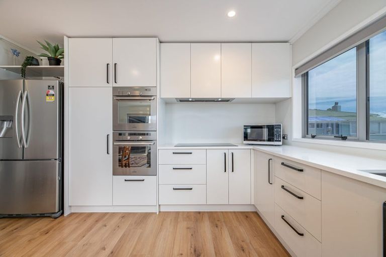 Photo of property in 16a Pine Avenue, Henderson, Auckland, 0612