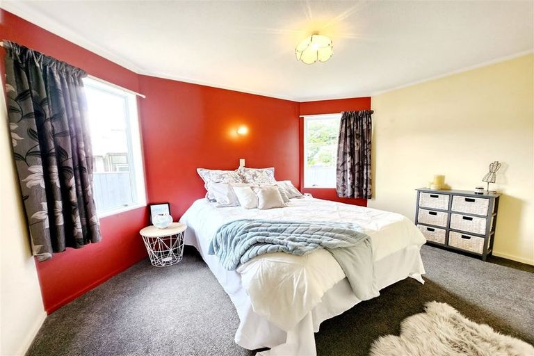 Photo of property in 26 Glen Road, Stokes Valley, Lower Hutt, 5019