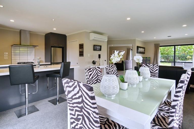 Photo of property in 3 Orewa Close, Parklands, Christchurch, 8083