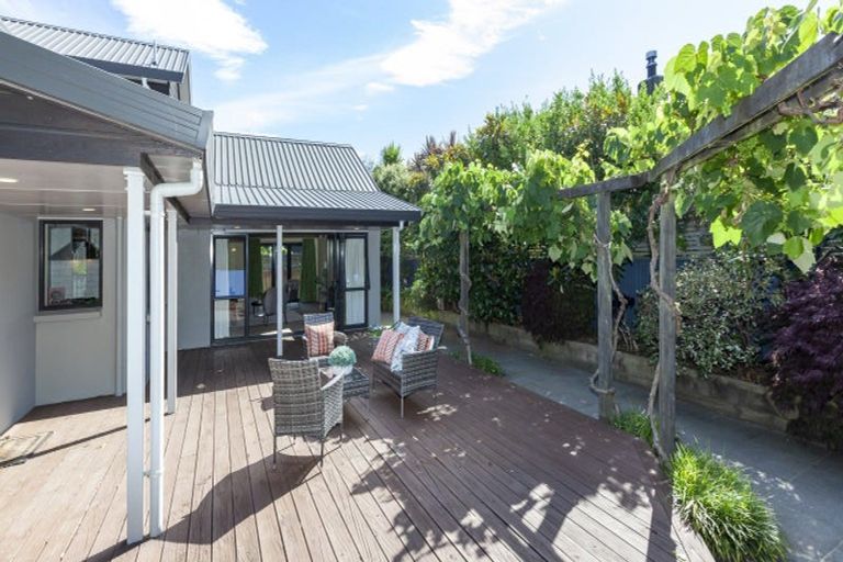 Photo of property in 2 Pukatea Close, Raumati Beach, Paraparaumu, 5032