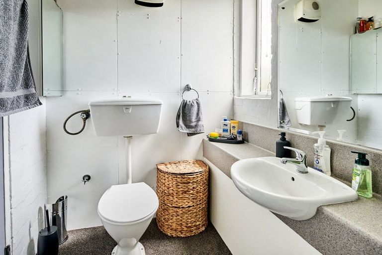 Photo of property in 141b Churton Drive, Churton Park, Wellington, 6037