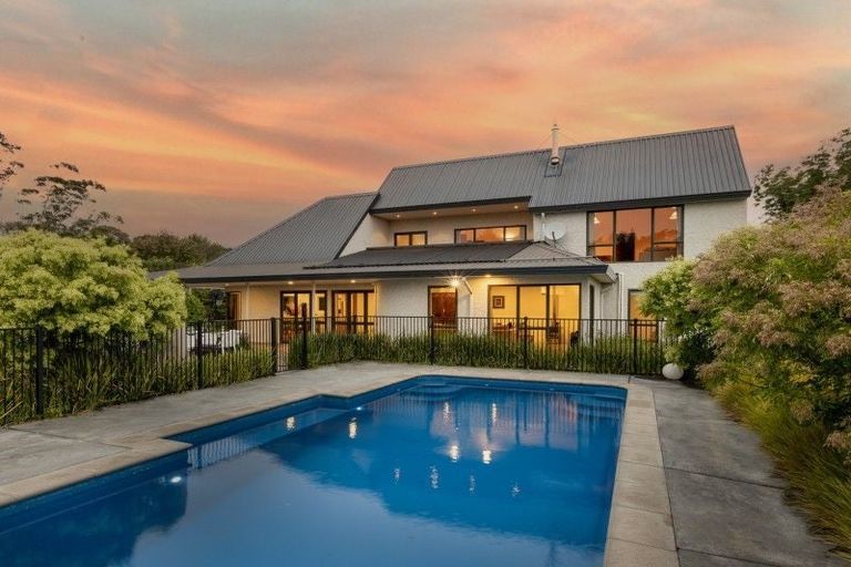 Photo of property in 4 Tauroa Valley, Havelock North, 4130