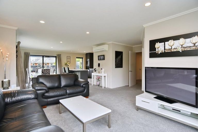 Photo of property in 3 Orewa Close, Parklands, Christchurch, 8083