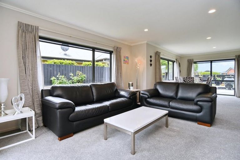 Photo of property in 3 Orewa Close, Parklands, Christchurch, 8083