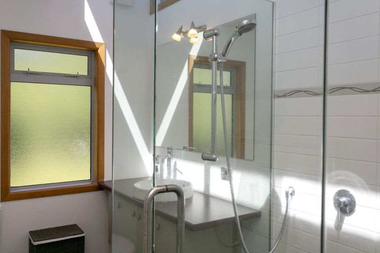 Photo of property in 10 Cameron Drive, Acacia Bay, Taupo, 3385