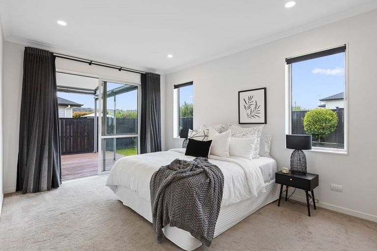 Photo of property in 9 Walter Ruddock Avenue, Kumeu, 0810