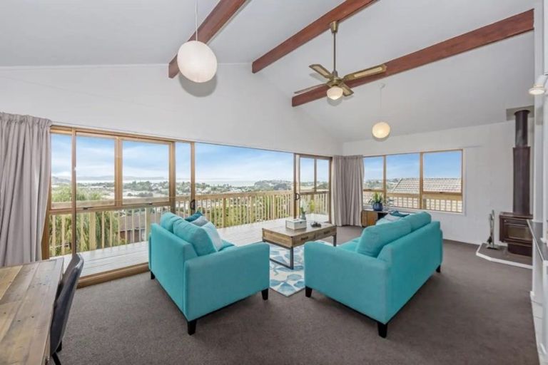 Photo of property in 85 Wade River Road, Stanmore Bay, Whangaparaoa, 0932