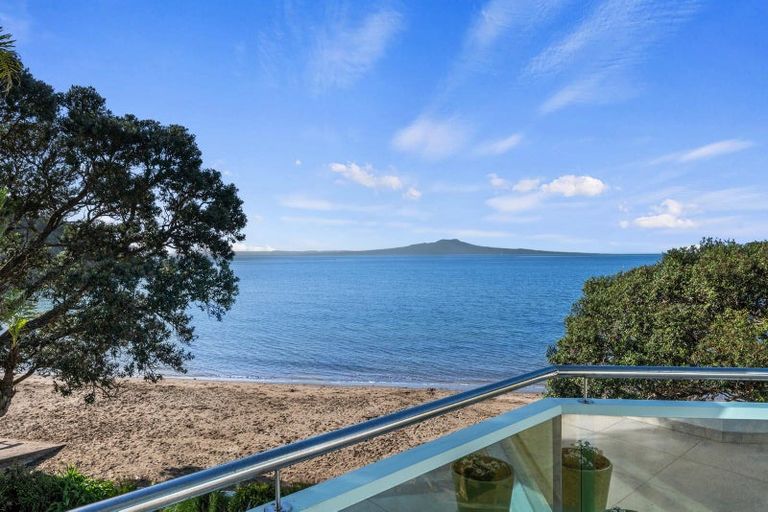 Photo of property in 1/9 The Esplanade, Castor Bay, Auckland, 0620
