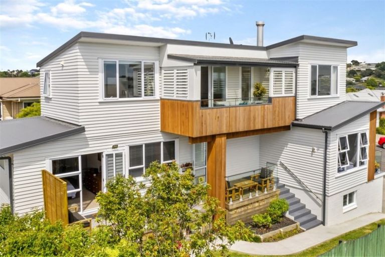 Photo of property in 2/9 Folkestone Street, Murrays Bay, Auckland, 0630