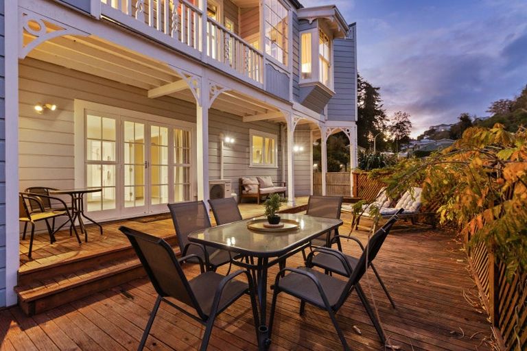 Photo of property in 32 Milton Road, Bluff Hill, Napier, 4110