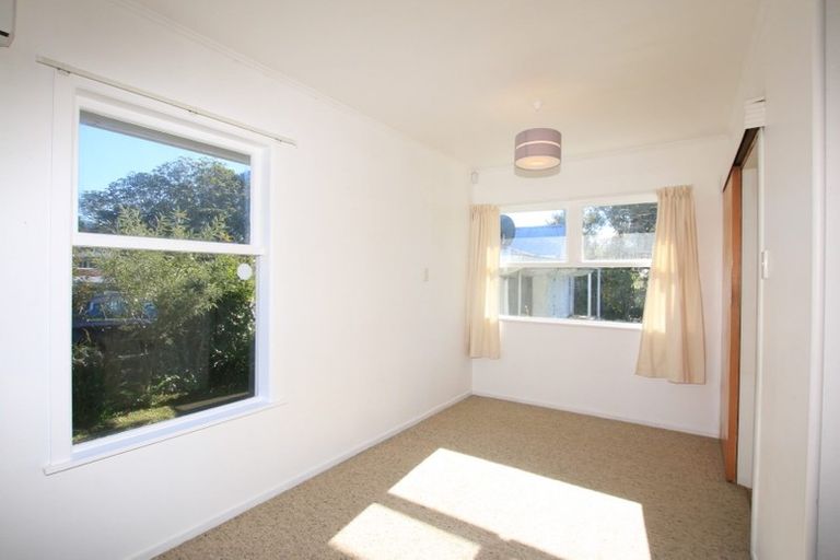 Photo of property in 12 La Rosa Street, Green Bay, Auckland, 0604