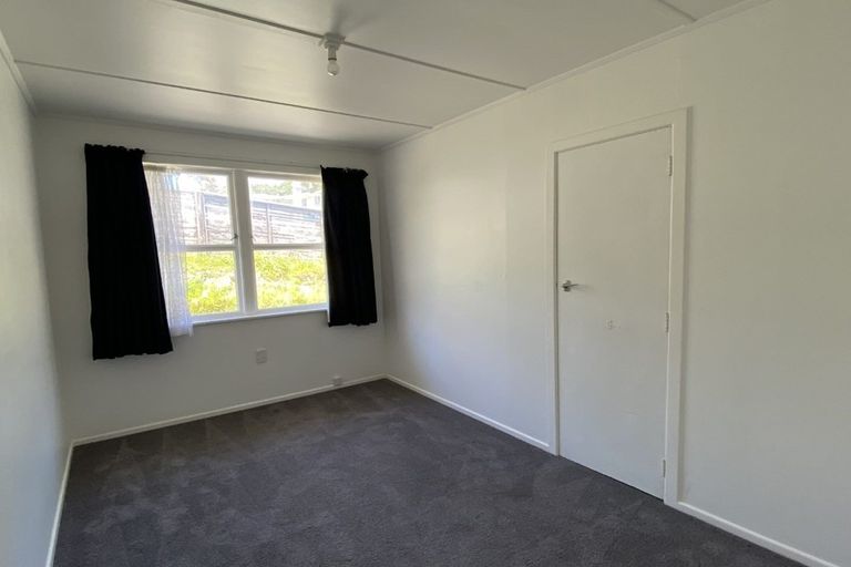 Photo of property in 87 Beazley Avenue, Paparangi, Wellington, 6037