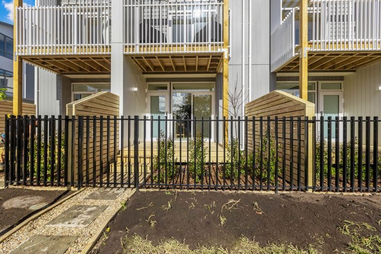 Photo of property in 11/2 Moor Avenue, Te Atatu Peninsula, Auckland, 0610