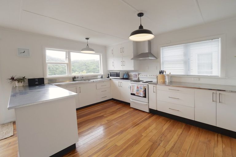 Photo of property in 25 Spencer Street, Crofton Downs, Wellington, 6035