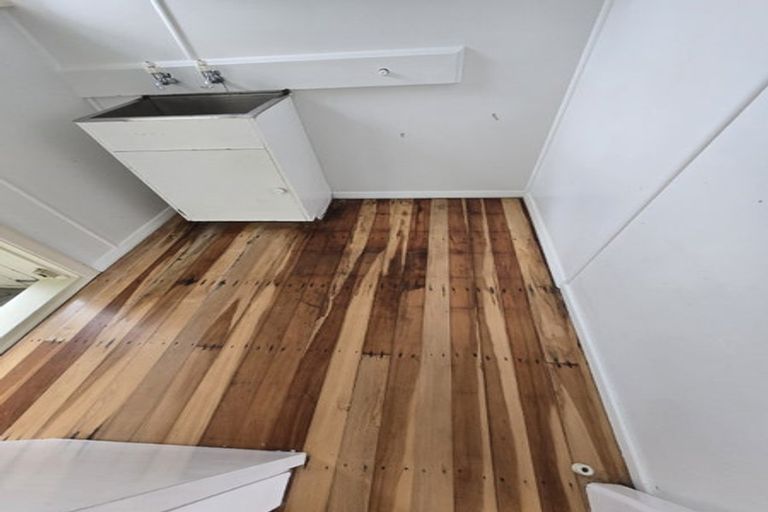 Photo of property in 10 York Place, Cannons Creek, Porirua, 5024