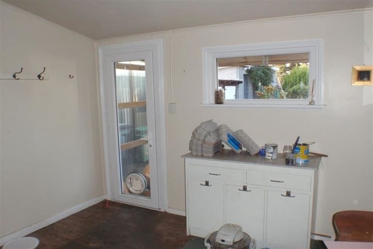 Photo of property in 9 High Street, Hawarden, 7385