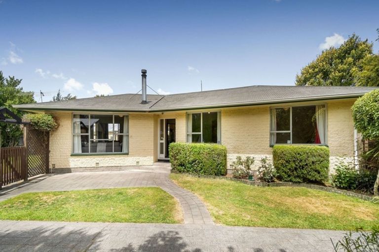 Photo of property in 6 Bidwell Place, Hillmorton, Christchurch, 8025