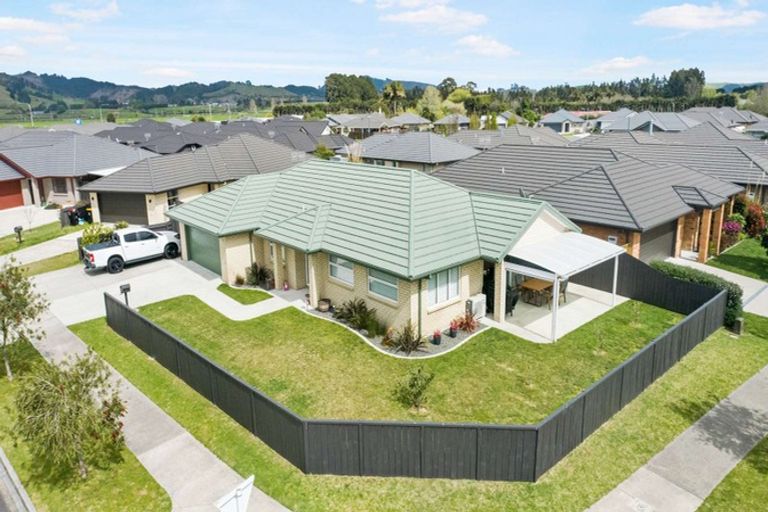 Photo of property in 2 Leet Crescent, Papamoa Beach, Papamoa, 3118