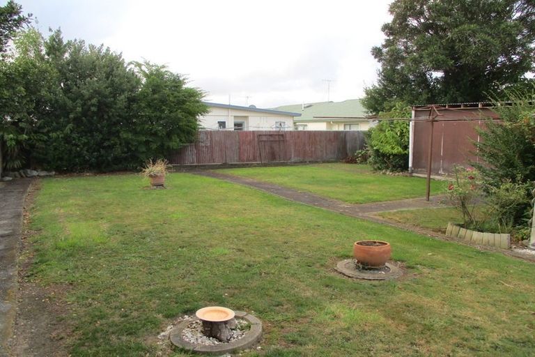 Photo of property in 19 Queenwood Road, Levin, 5510