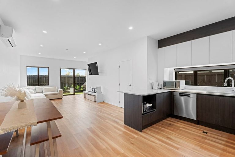 Photo of property in 65 Whare Kauri Road, Papakura, 2110