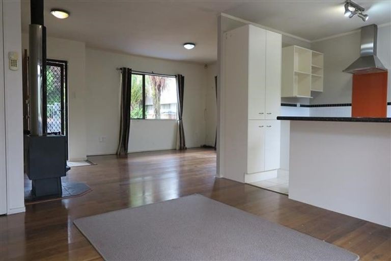 Photo of property in 11 Waimoko Glen, Swanson, Auckland, 0612