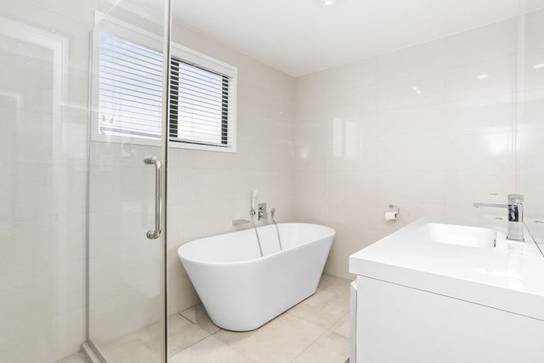 Photo of property in 18 Belle Verde Drive, Sunnynook, Auckland, 0630