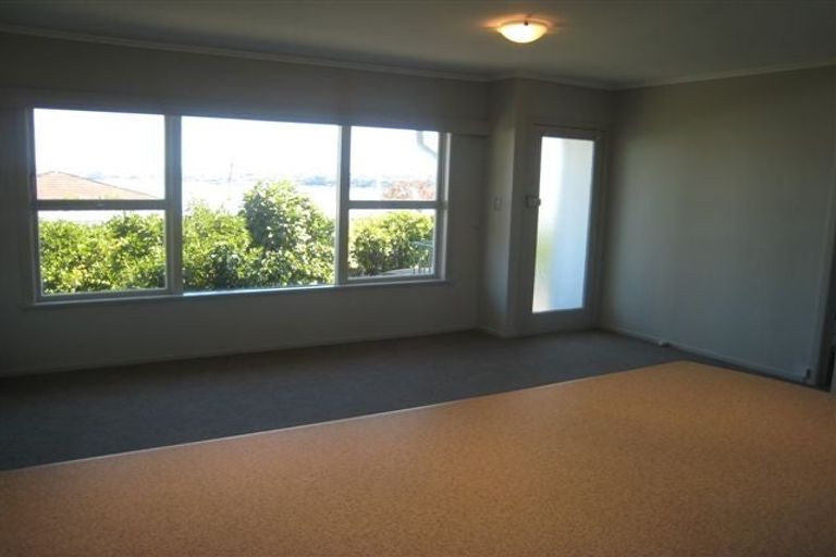 Photo of property in 2/84 Jutland Road, Hauraki, Auckland, 0622