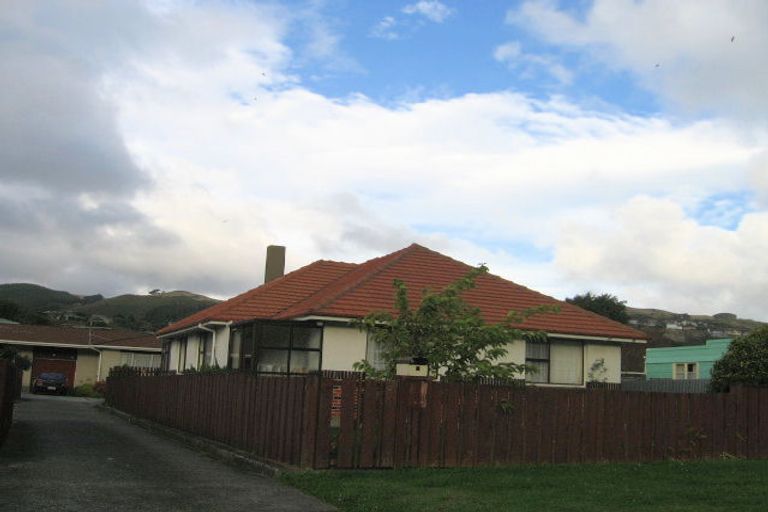 Photo of property in 8 Beauchamp Street, Tawa, Wellington, 5028