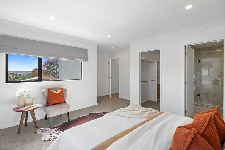 Photo of property in 1b Valron Road, Te Atatu South, Auckland, 0602