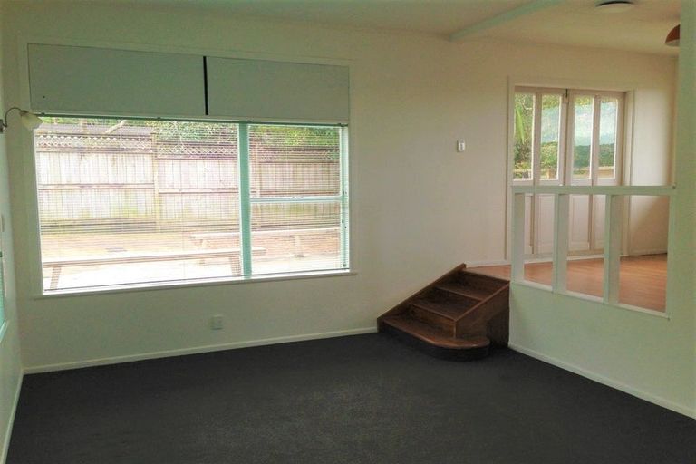 Photo of property in 8 Easton Park Parade, Glenfield, Auckland, 0629
