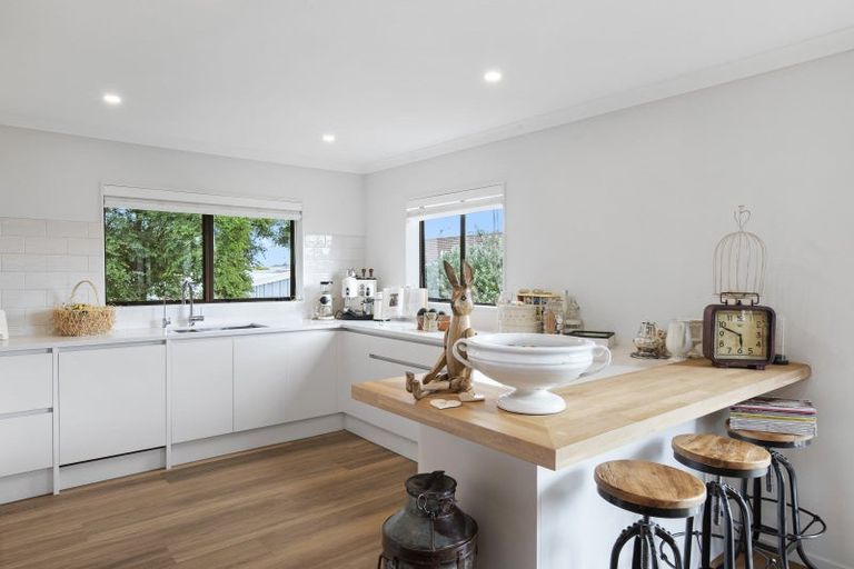 Photo of property in 36 Edgewater Parade, Waiuku, 2123