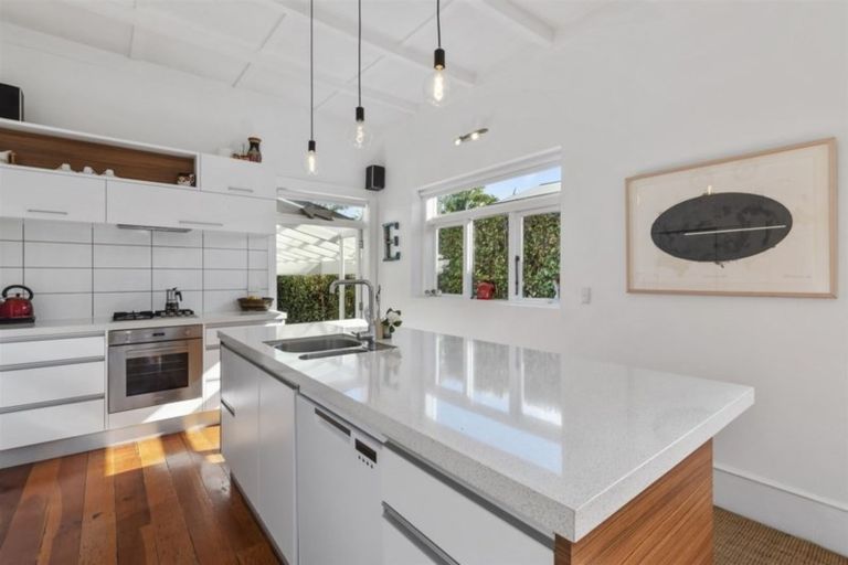 Photo of property in 19 Hemi Street, Narrow Neck, Auckland, 0622