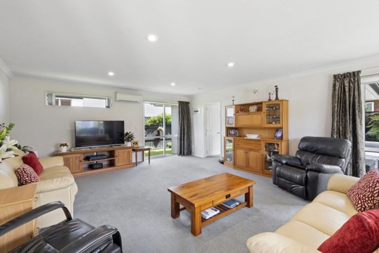 Photo of property in 52 Chateau Drive, Burnside, Christchurch, 8053