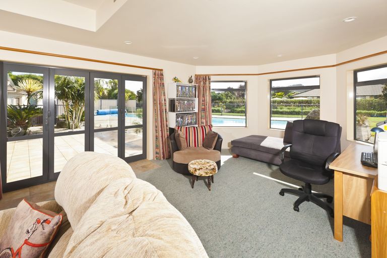 Photo of property in 16 Cairn Way, Te Kamo, Kamo, 0185