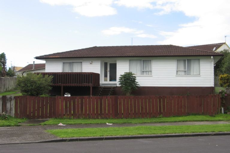 Photo of property in 18 Tomintoul Place, Highland Park, Auckland, 2010