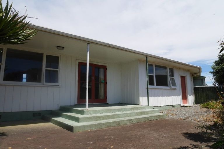 Photo of property in 6 Eruini Street, Waikanae Beach, Waikanae, 5036