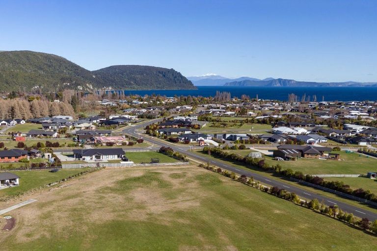 Photo of property in 6 Ribbonwood Lane, Kinloch, 3377