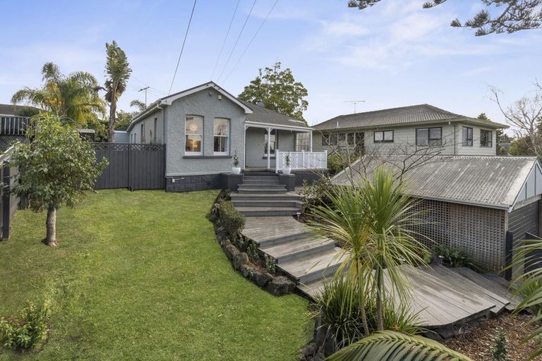 Photo of property in 13 South Lynn Road, Titirangi, Auckland, 0604