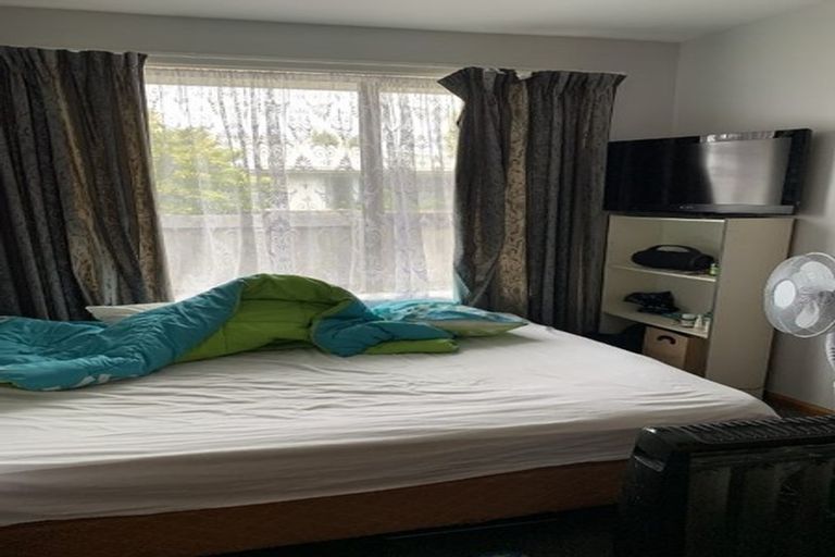 Photo of property in 77 Staveley Street, Avonhead, Christchurch, 8042