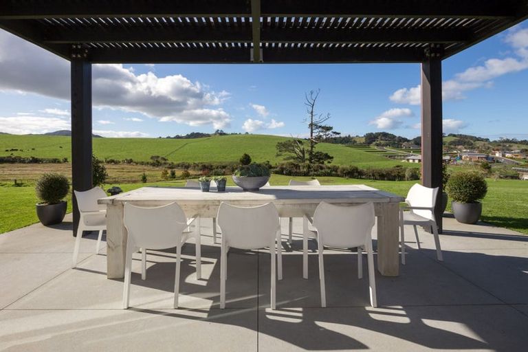 Photo of property in 10 Olsen Place, Kinloch, 3385