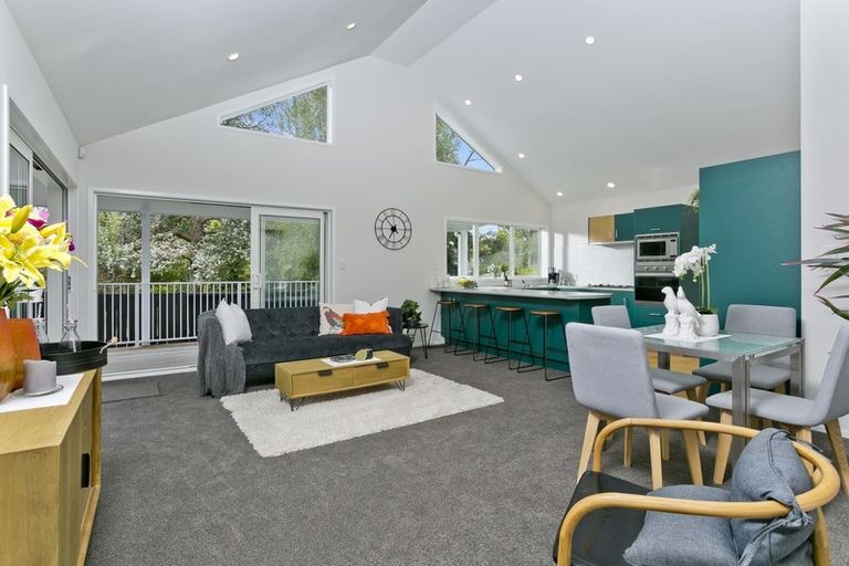 Photo of property in 2/35 Glenvar Road, Torbay, Auckland, 0630